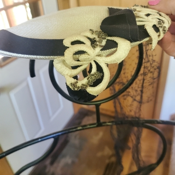 Famous Barr Co. Vintage Veiled Tie Hat - Picture 4 of 12